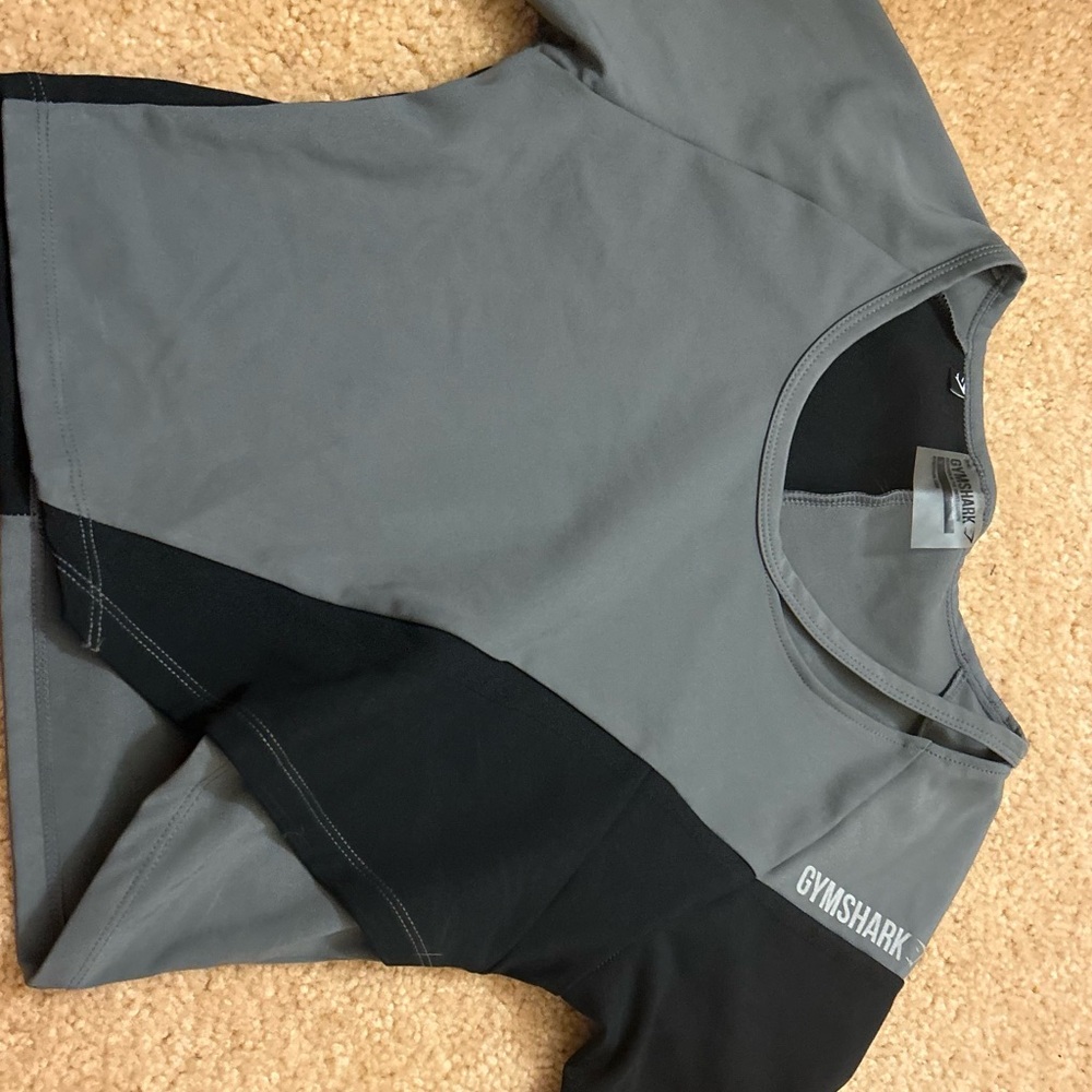 Gymshark Women’s Gray and Black Shirt